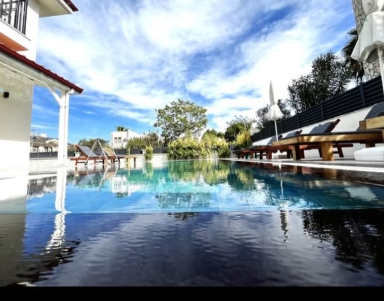 Villa Saroz